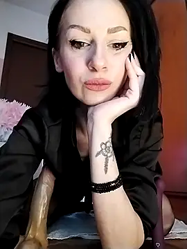 dahlia 82 online show from March 18, 9:25 am