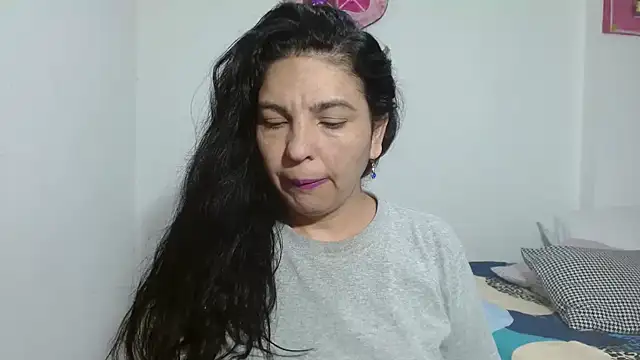 anybellucci43 online show from July 29, 4:12 am