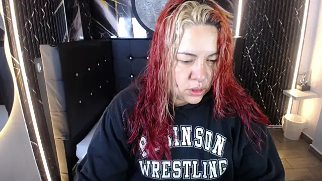 Bruja  Scarlata online show from November 6, 10:10 am