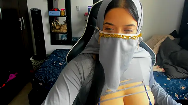 Snapshot of janna_isa chatting on October 15, 9:28 pm janna isa online show from October 15, 9:28 pm
