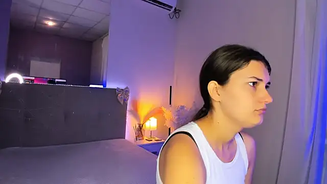 Laura Leee online show from July 7, 5:10 am