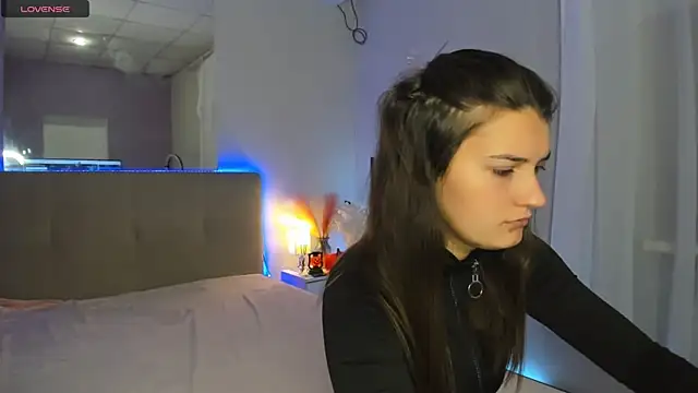 Snapshot of Laura_Leee chatting on October 21, 5:22 am Laura Leee online show from October 21, 5:22 am