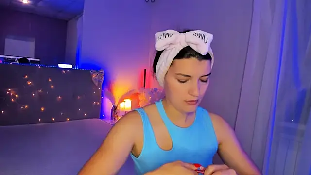 Laura Leee online show from June 29, 5:25 am