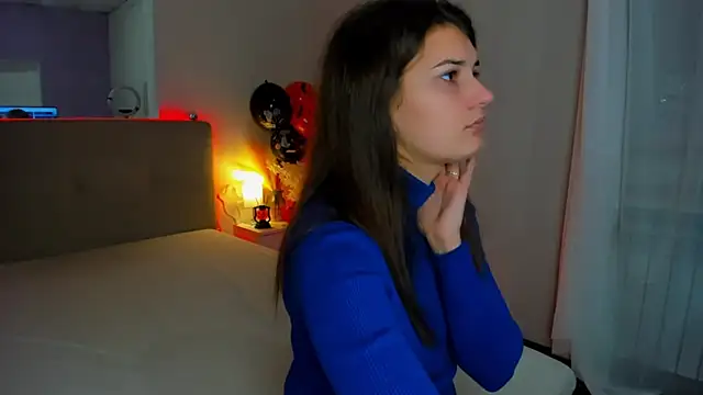 Laura Leee online show from November 1, 6:39 am