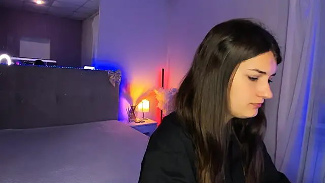 Laura Leee online show from July 4, 5:03 am