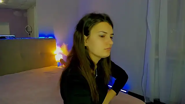 Laura Leee online show from November 25, 6:04 am