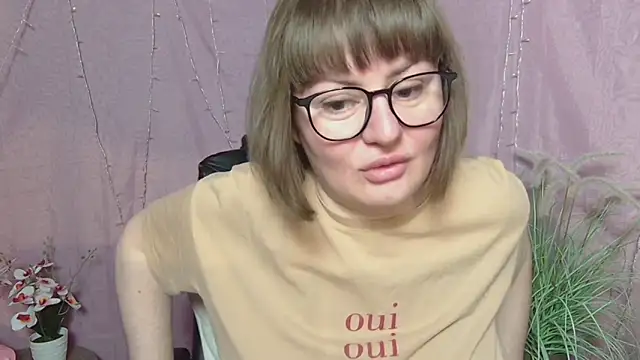 ZannaDreil online show from May 3, 6:22 pm