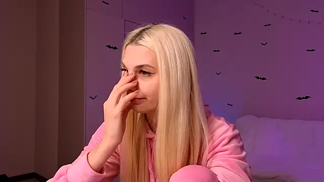 LoveLuna  online show from October 16, 4:09 pm