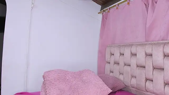 Roxy-Smith online show from June 12, 3:03 am