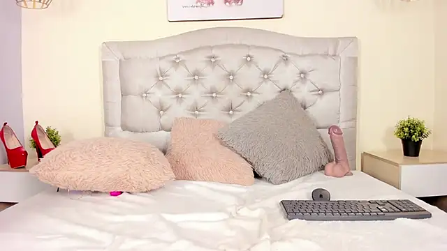 escarleth   online show from March 6, 4:24 pm