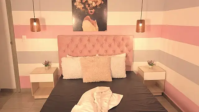 escarleth   online show from June 29, 1:44 pm