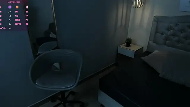 escarleth   online show from June 18, 2:22 pm