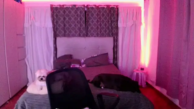 Emilyswan04 online show from June 26, 1:18 am