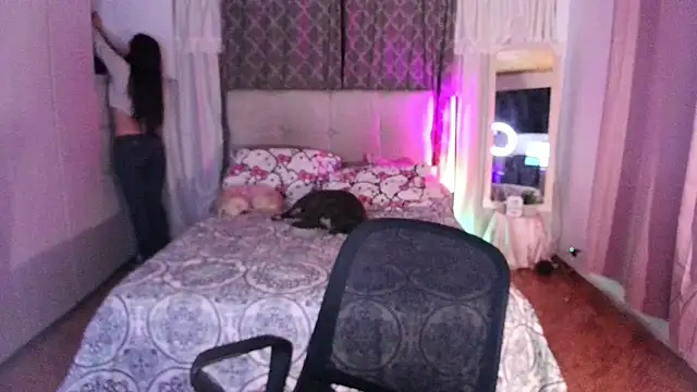 Emilyswan04 online show from June 13, 12:41 am