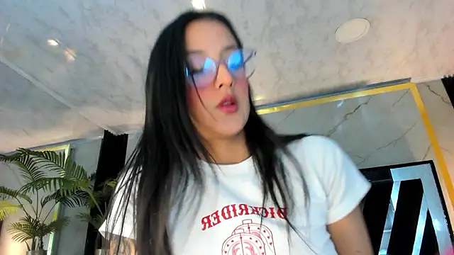 Princess Violett online show from February 9, 2:30 pm