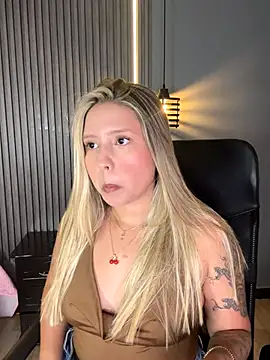 MiaPetit  online show from September 15, 11:56 pm