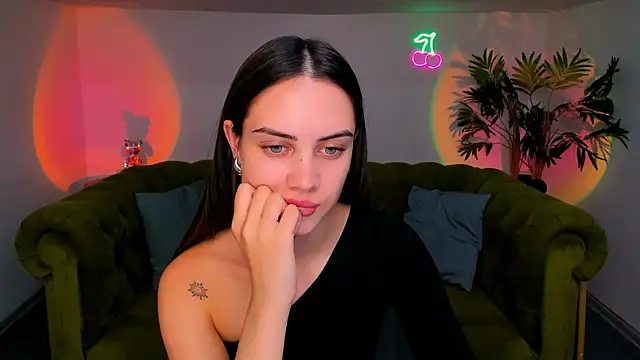 Snapshot of _shyy_girl chatting on October 13, 8:22 pm shyy girl online show from October 13, 8:22 pm