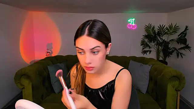 Snapshot of _shyy_girl chatting on October 2, 6:18 am shyy girl online show from October 2, 6:18 am