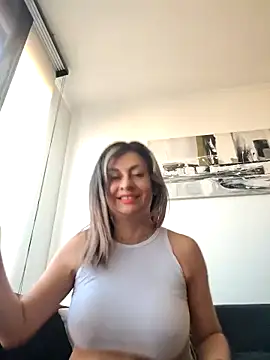 Latiinvenushot online show from March 1, 12:49 pm