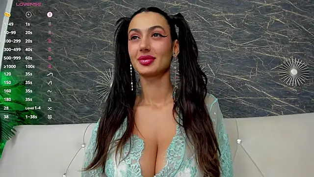 Maya Lisa online show from November 7, 7:30 pm