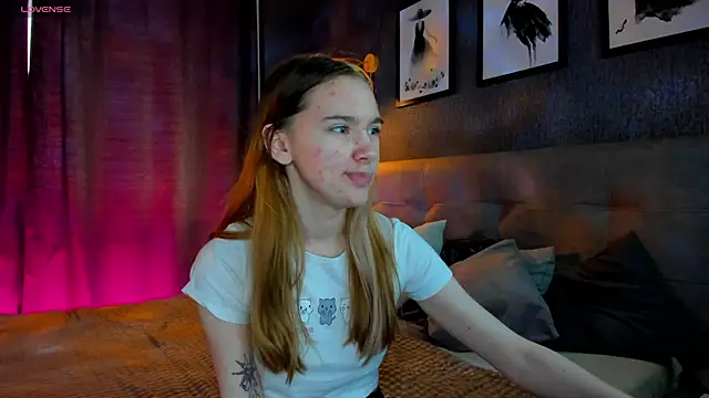 Snapshot of Lesi_Moonie01 chatting on October 3, 7:46 am Lesi Moonie01 online show from October 3, 7:46 am