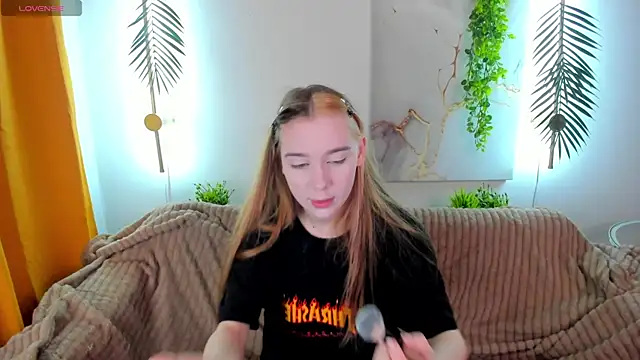 Snapshot of Lesi_Moonie01 chatting on September 19, 7:51 am Lesi Moonie01 online show from September 19, 7:51 am