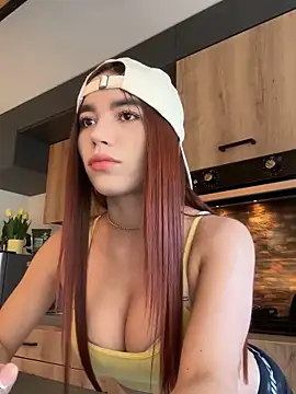 carolynnetrujillo online show from November 12, 9:35 pm