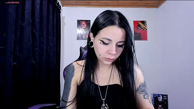 emilydolll666 online show from July 12, 7:47 pm