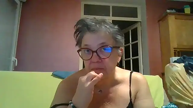 Vandeae44 online show from March 12, 7:05 pm