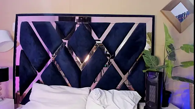 sophie pariss online show from June 29, 3:24 am
