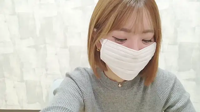 LOVE MOMO LOVE online show from April 28, 2:54 pm