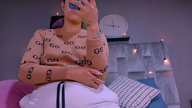 Snapshot of DulceAurora__ chatting on October 14, 2:47 am DulceAurora online show from October 14, 2:47 am