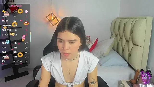 cassiehoward14 online show from November 24, 7:16 pm