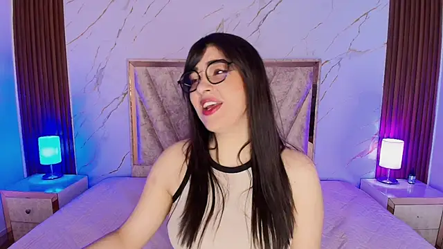 Amelie saenz online show from June 13, 12:35 pm