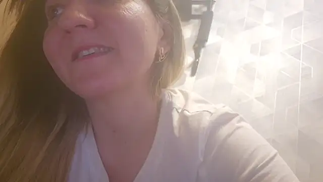 EstrellaWalters online show from April 26, 3:21 pm