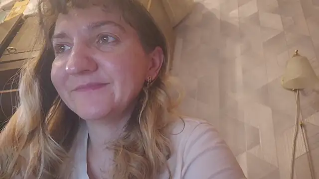 EstrellaWalters online show from April 28, 10:08 am