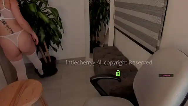  littlecherryy  online show from April 30, 3:34 am
