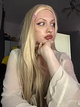 Snapshot of LolaBrattySweetie chatting on October 8, 7:07 pm LolaBrattySweetie online show from October 8, 7:07 pm