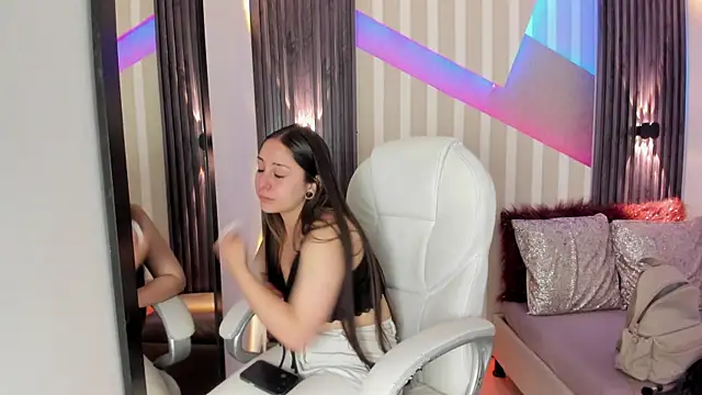 emily layton online show from September 18, 2:48 pm