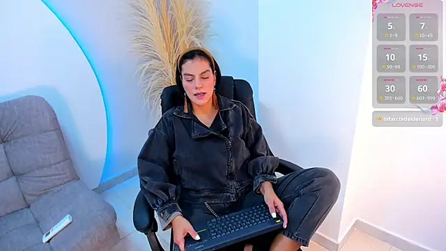 Snapshot of Ada_Monroe10 chatting on September 19, 1:54 pm Ada Monroe10 online show from September 19, 1:54 pm