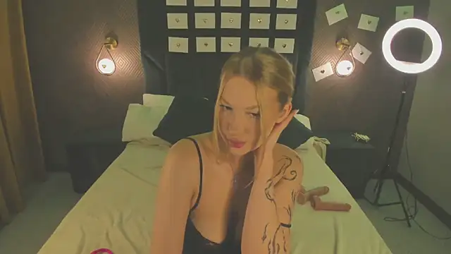 Emma  Leee online show from July 1, 12:54 am