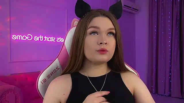 CrystalLyons online show from March 2, 6:25 pm