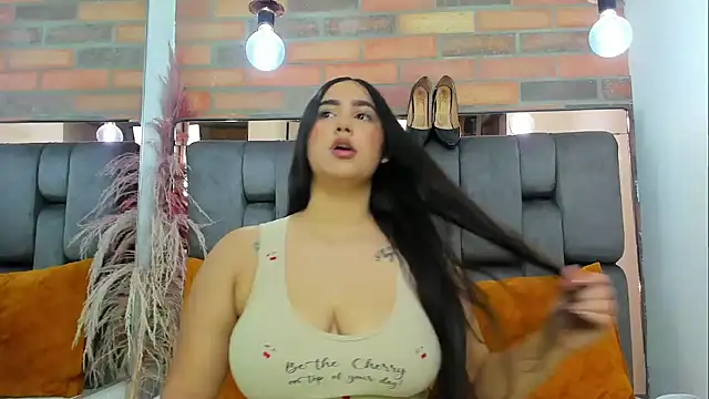 JESSYCORTES online show from December 22, 4:43 pm