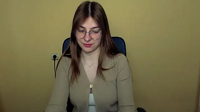 Luna Lush  online show from May 5, 9:45 am