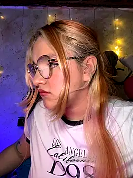 SophiaWeestt99 online show from October 7, 4:06 am