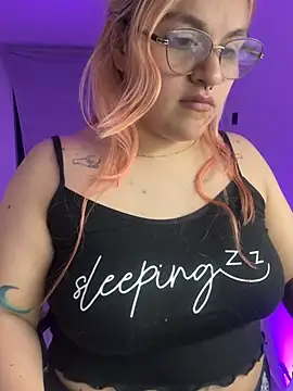 SophiaWeestt99 online show from July 6, 4:29 am