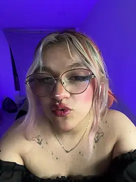 SophiaWeestt99 online show from August 1, 2:24 am