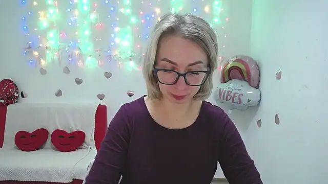Snapshot of VasilisaSii chatting on October 3, 7:13 am VasilisaSii online show from October 3, 7:13 am