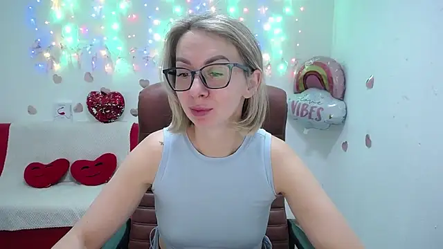 Snapshot of VasilisaSii chatting on October 1, 5:34 am VasilisaSii online show from October 1, 5:34 am