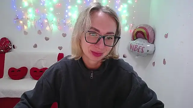 Snapshot of VasilisaSii chatting on October 5, 5:01 am VasilisaSii online show from October 5, 5:01 am